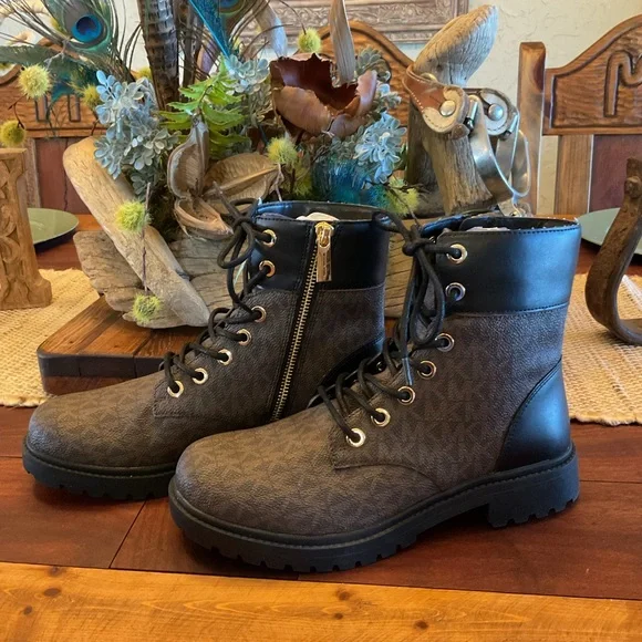 Boots - Picture 2 of 6